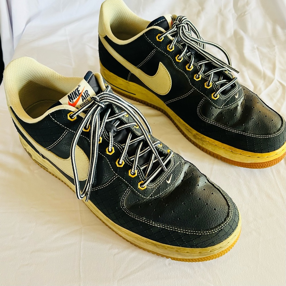 Nike Air Force 1’s men’s size 14 US